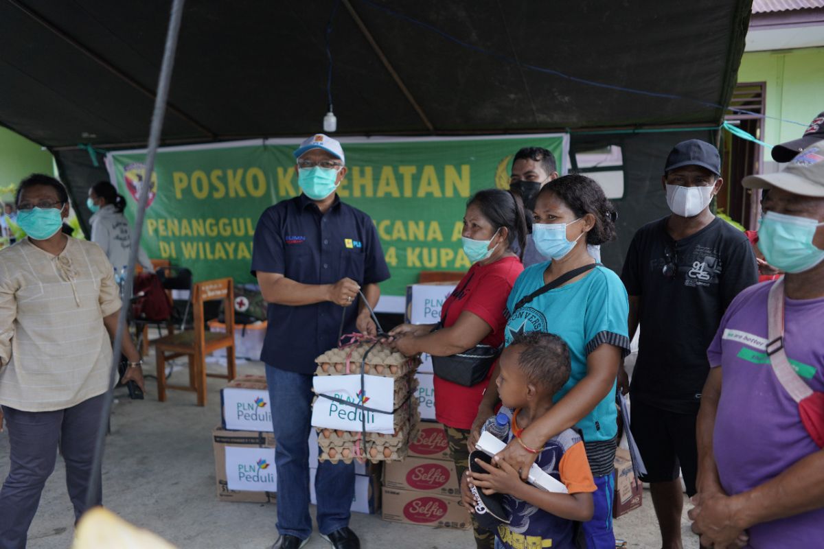 PLN NTT salurkan bantuan Rp620 juta untuk korban badai Seroja