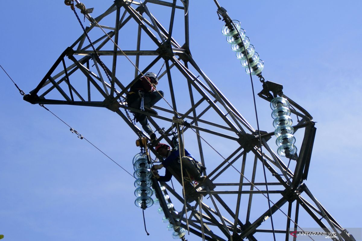 PLN bantu 30 genset untuk daerah yang belum dialiri listrik