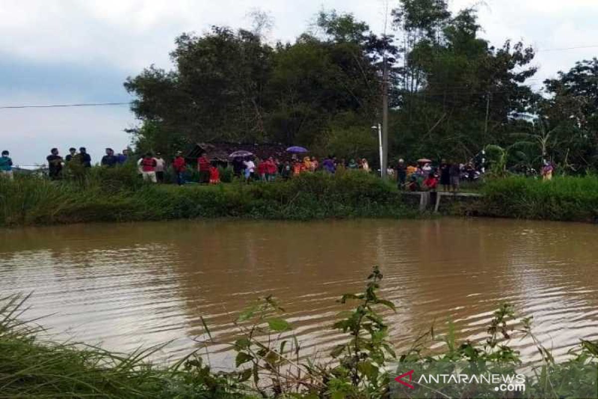 Dua anak ditemukan tewas tenggelam di embung