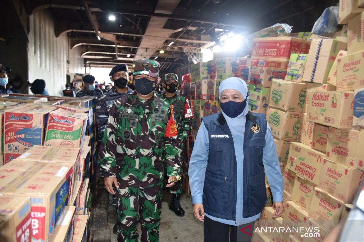 KRI Tanjung Kambani antar bantuan untuk korban bencana alam NTT