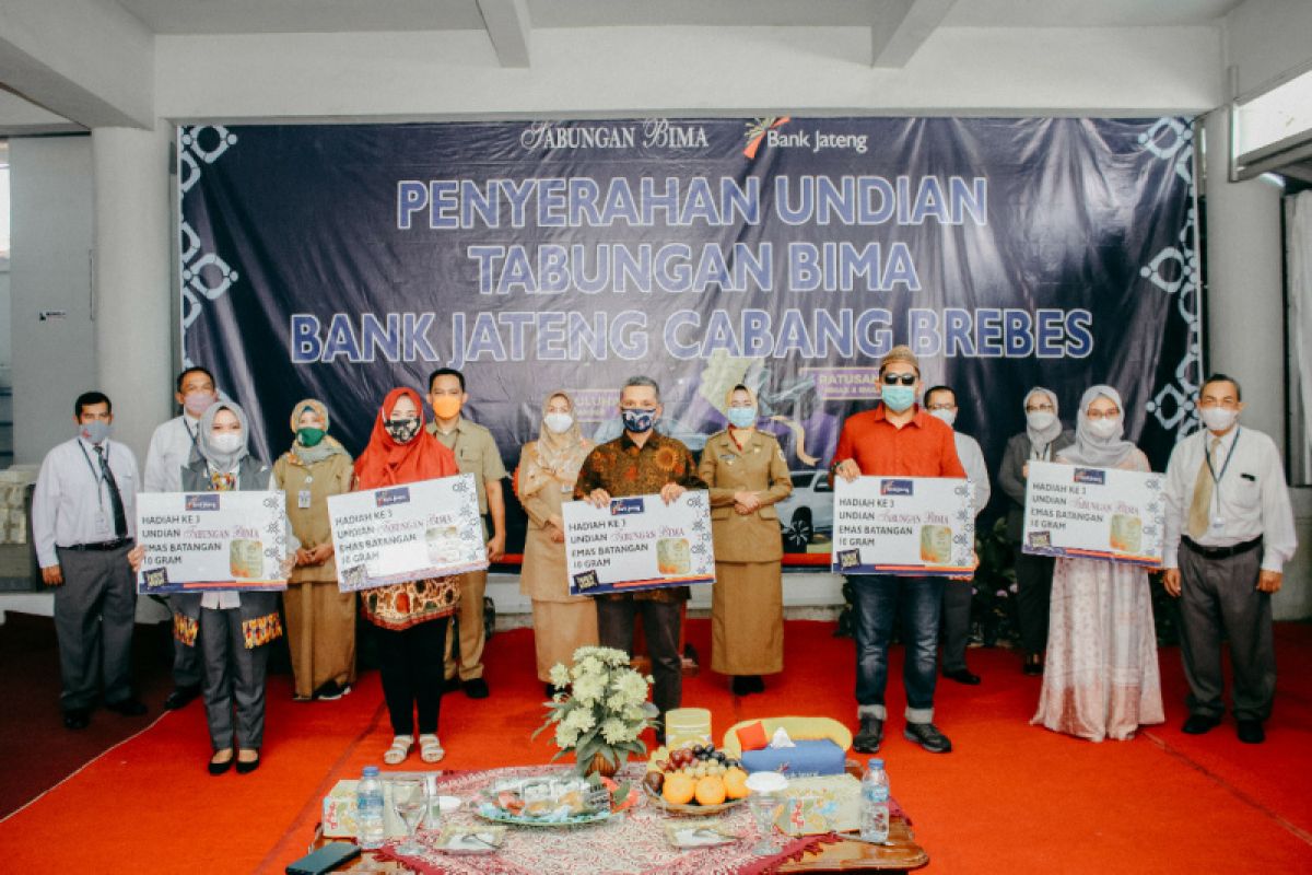 Bank Jateng Brebes serahkan hadiah undian Tabungan BIMA