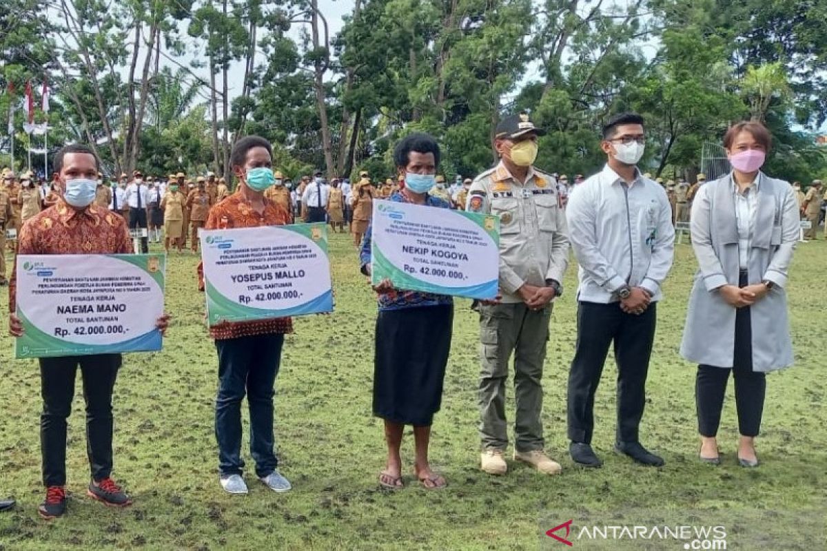 BPJAMSOSTEK Jayapura serahkan santunan peserta jaminan kematian