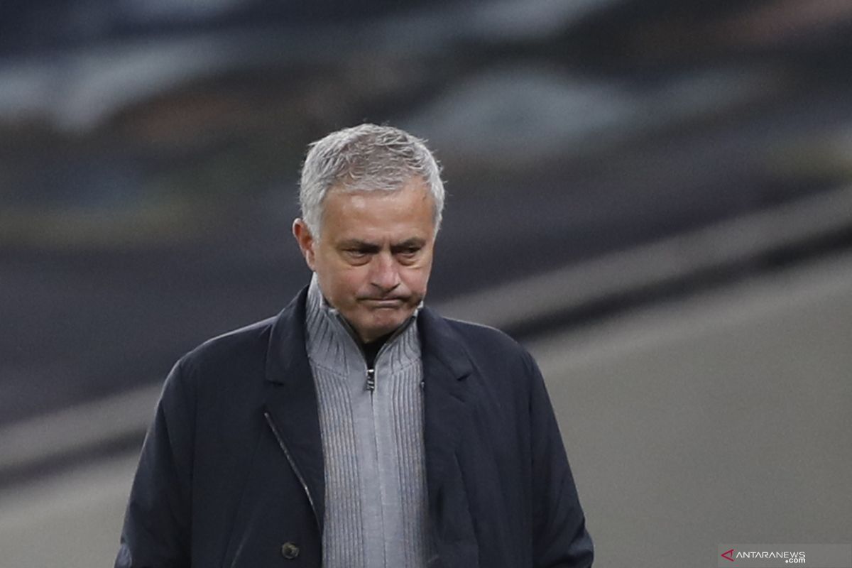 Tottenham Hotspur resmi pecat Jose Mourinho