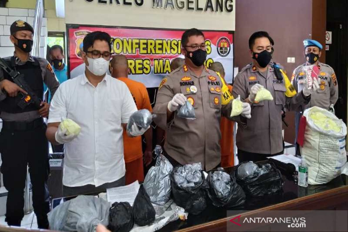 Polisi sita ratusan kilogram bahan petasan di Magelang