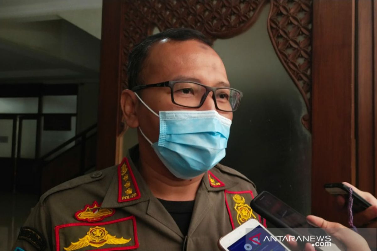 Satpol PP Surakarta tindak tegas warga yang nyalakan petasan termasuk anak-anak