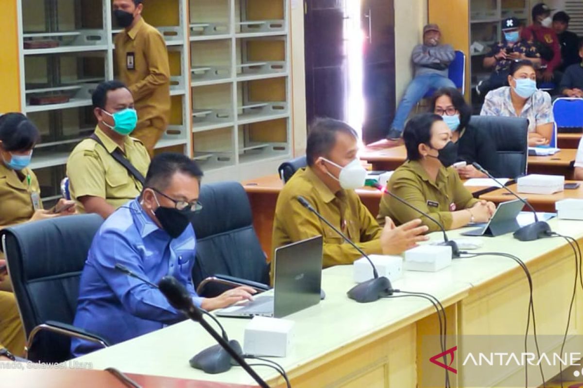 Dirut PD pasar Manado janji selesaikan honor karyawan dalam 100 hari