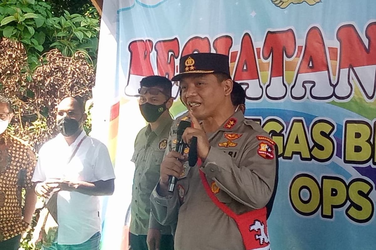 Kakorbinmas Baharkam Polri motivasi pelajar SD Kwamki Narama Papua