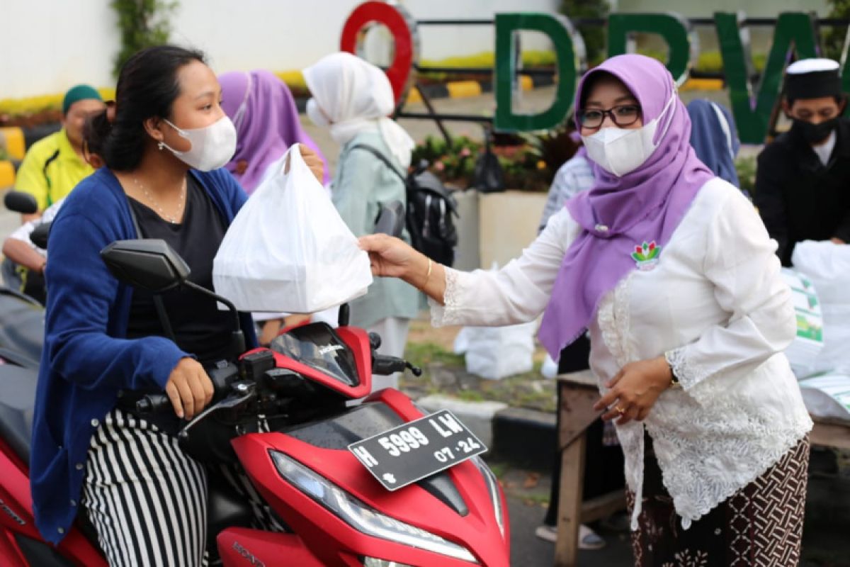 Peringati Hari Kartini, Perempuan Bangsa Jateng bagikan puluhan ribu takjil