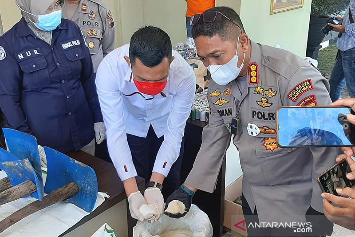 Pemalsu gula pasir ditangkap, begini trik oplosannya