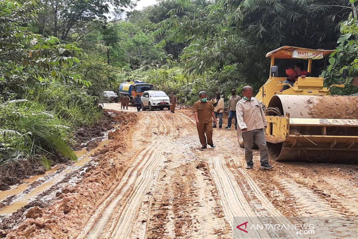 Kerusakan Jalan Km 34 - Simpang Benangin ditangani secara darurat