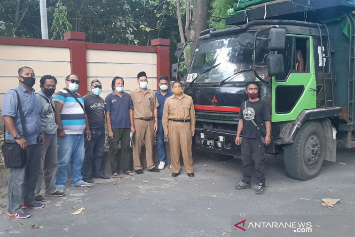 Polhut NTB menyita 404 batang kayu sonokeling asal Sumbawa