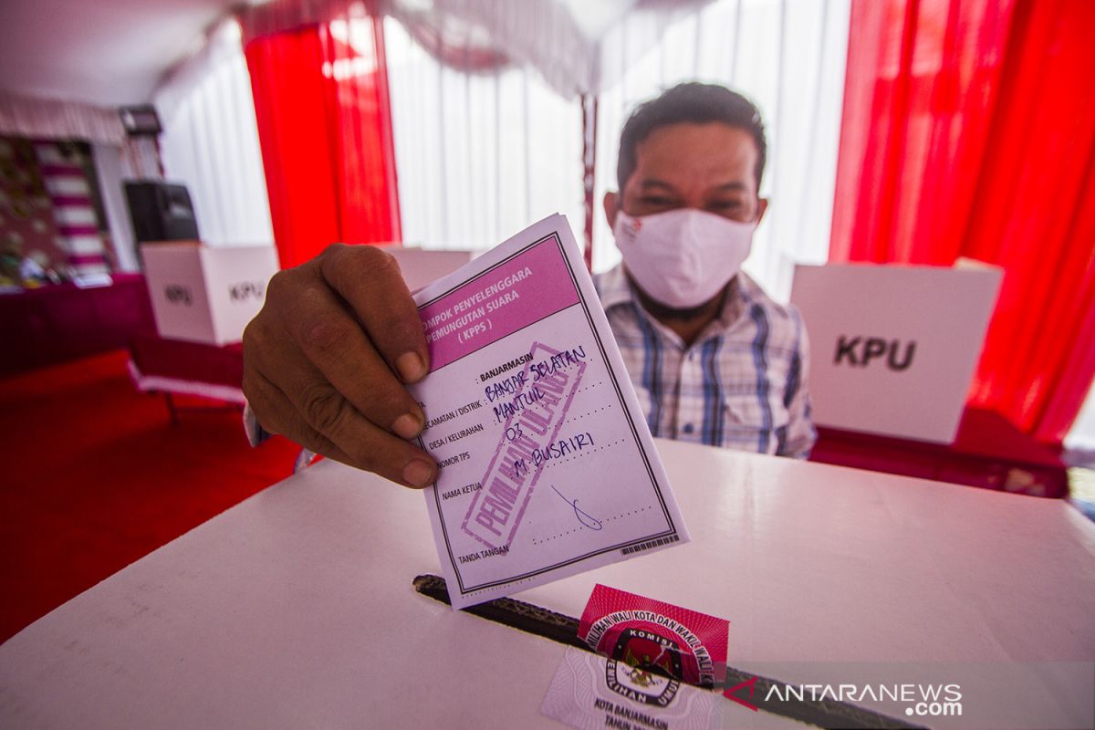 Komisi II DPR: Jangan berpikir negatif soal fenomena kotak kosong