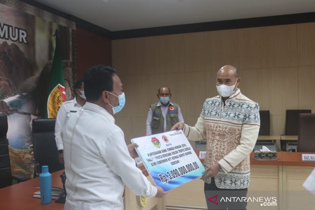 BNPB serahkan bantuan dana tunggu hunian untuk kabupaten Kupang