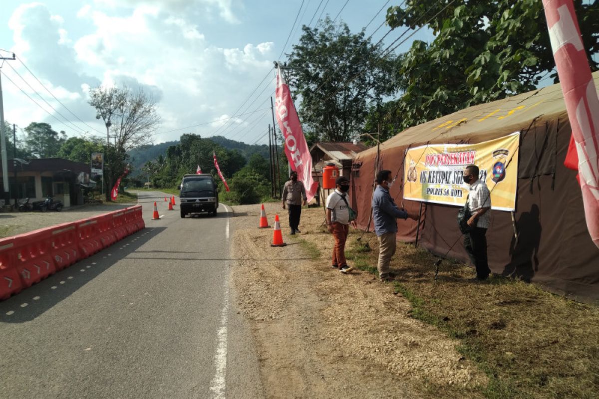 Puluhan kendaraan diminta putar balik di perbatasan Sumbar-Riau