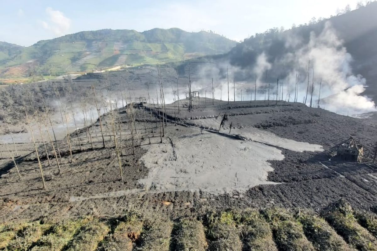 Wisatawan diminta tidak mendekati Kawah Sileri