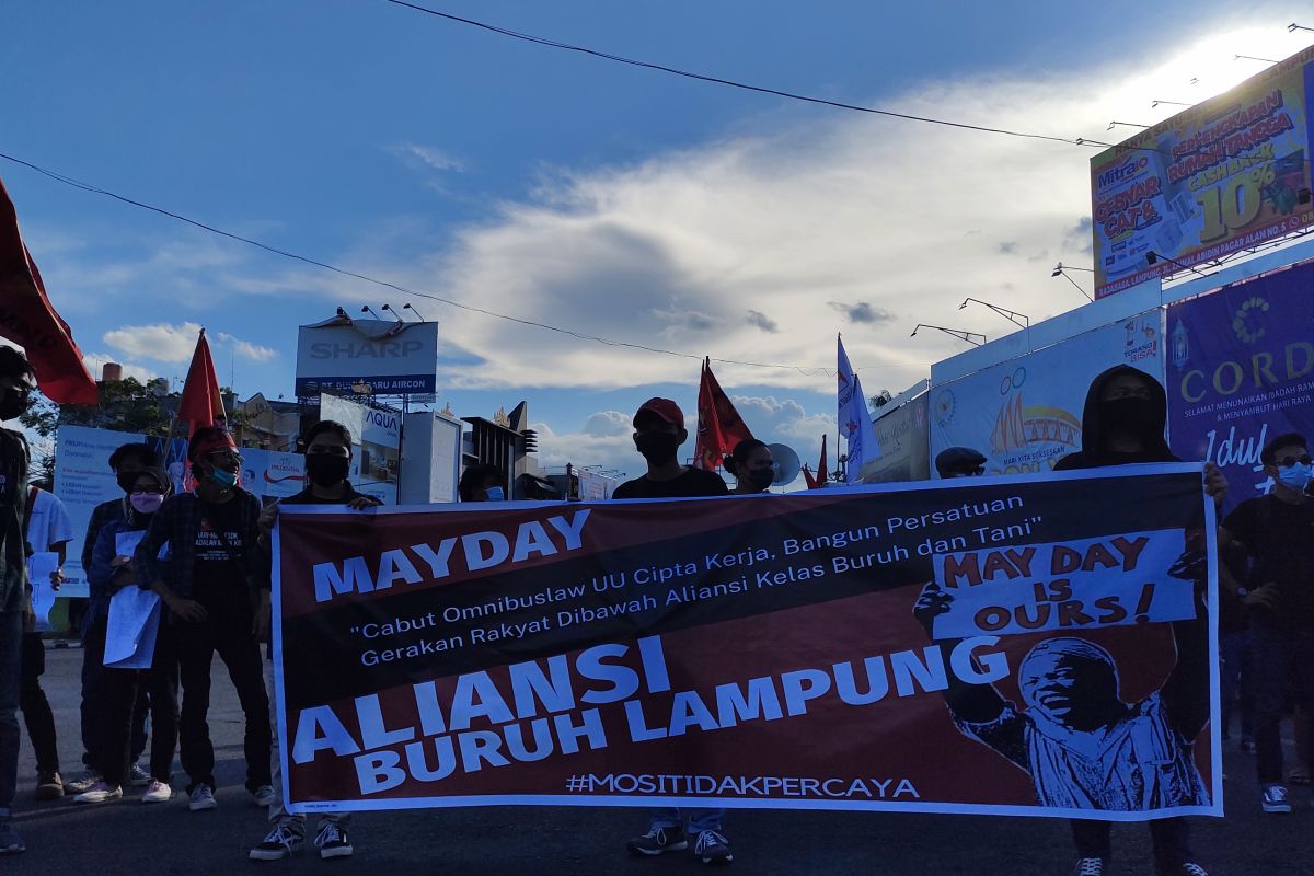 Buruh di Lampung peringati "May Day" dengan aksi diam