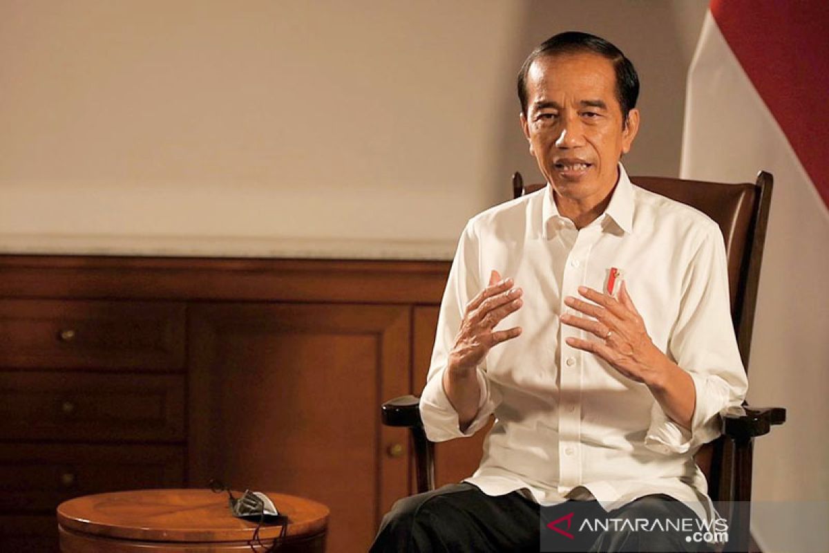 Presiden Jokowi tinjau pelaksanaan vaksinasi pada pelaku usaha