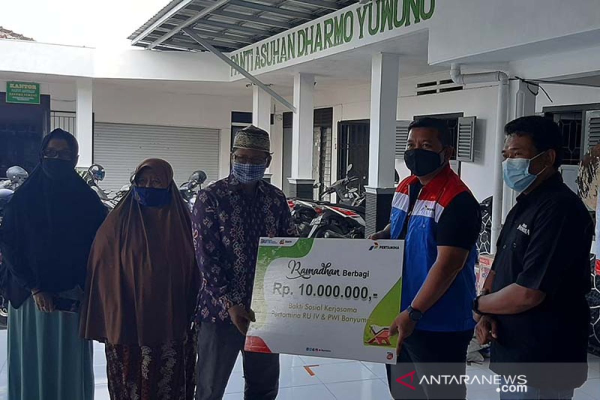 Pertamina Cilacap dan PWI Banyumas salurkan bantuan sembako untuk panti asuhan