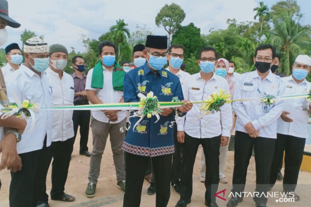 Bupati Kuansing resmikan jembatan penghubung desa