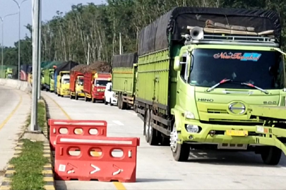 Mobil pribadi diputar balik di Gerbang Tol Simpang Pematang Mesuji