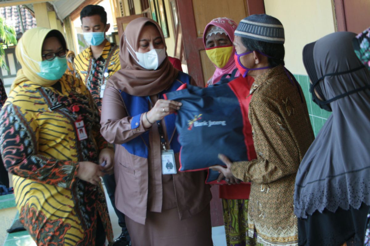 Bank Jateng Peduli Bumi Sukowati, bagikan 1.000 paket sembako