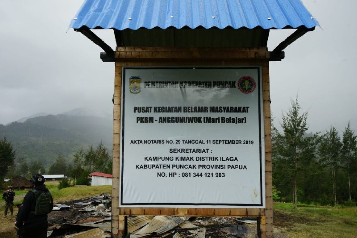 KKB bakar pusat belajar masyarakat Kabupaten Puncak