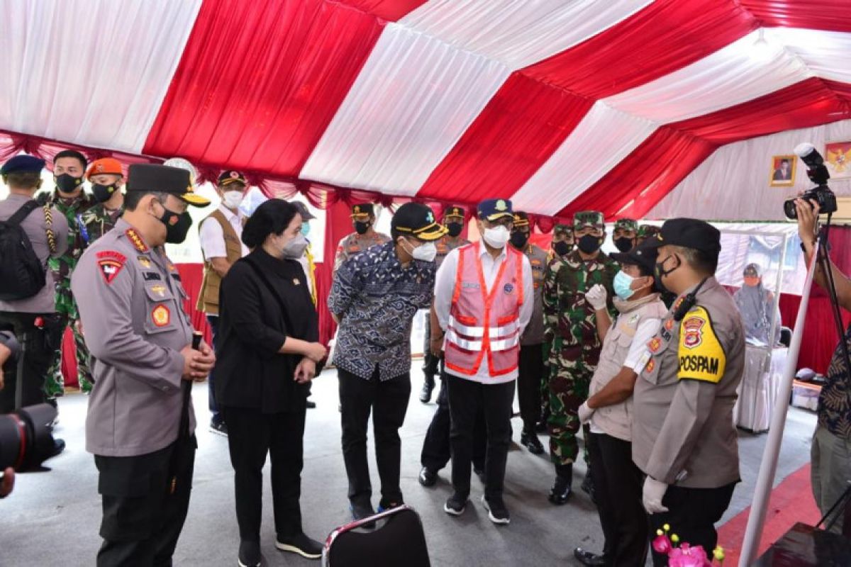 Bersama Panglima TNI, Kapolri Tinjau Pos Penyekatan Merak-Bakauheni