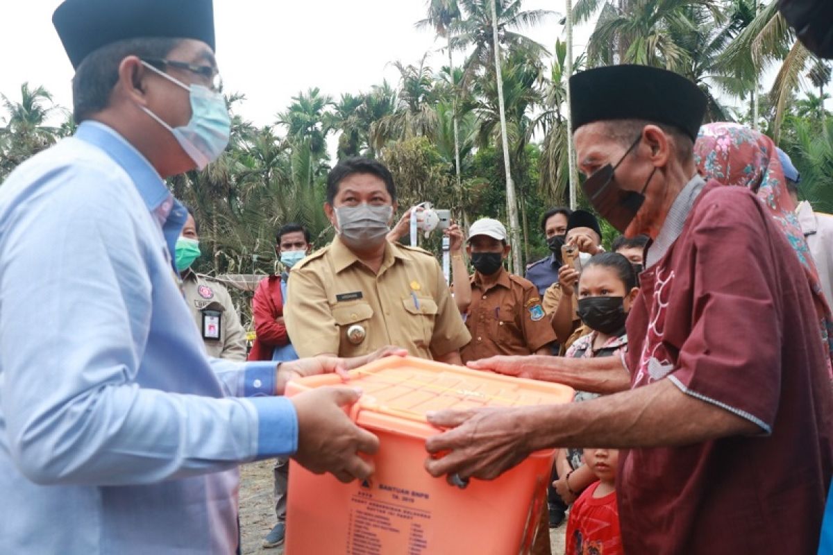 Bedah rumah solusi perbaiki rumah kakek Arpani  yang tinggal tiang