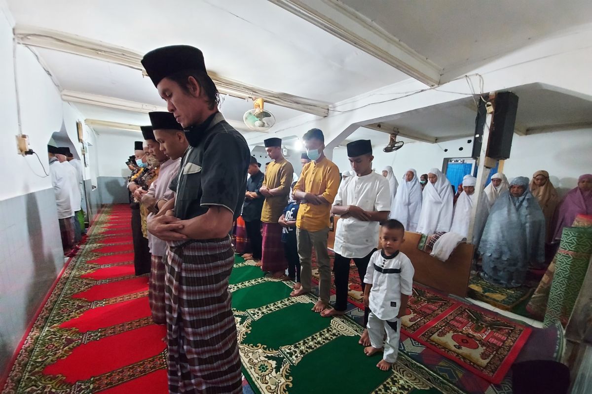 Jamaah Naqshabandiyah Padang sudah merayakan Idul Fitri hari ini