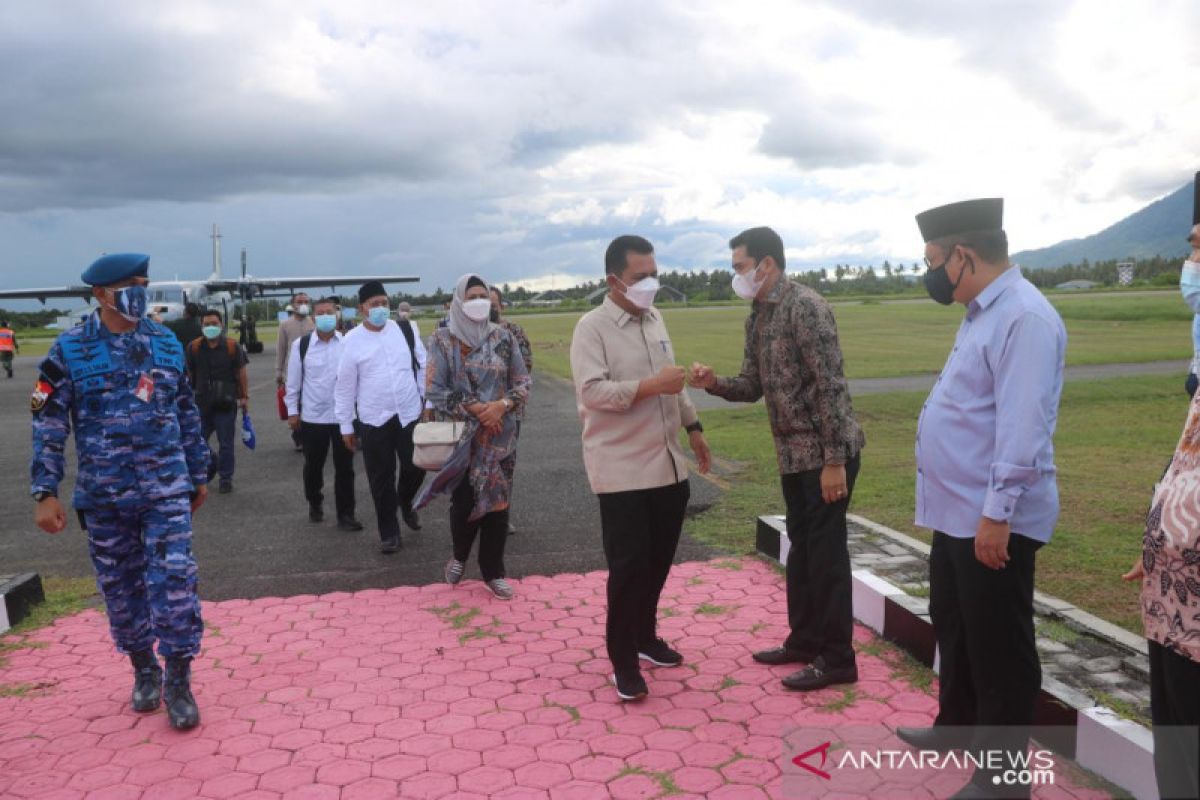 Gubernur Kepri akan mengikuti sholat Idul Fitri di Natuna