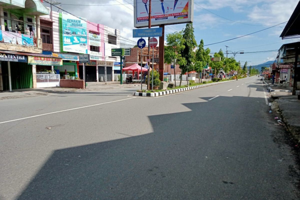 Hari pertama Lebaran, situasi jalanan Kota Lubuk Sikaping Pasaman sepi