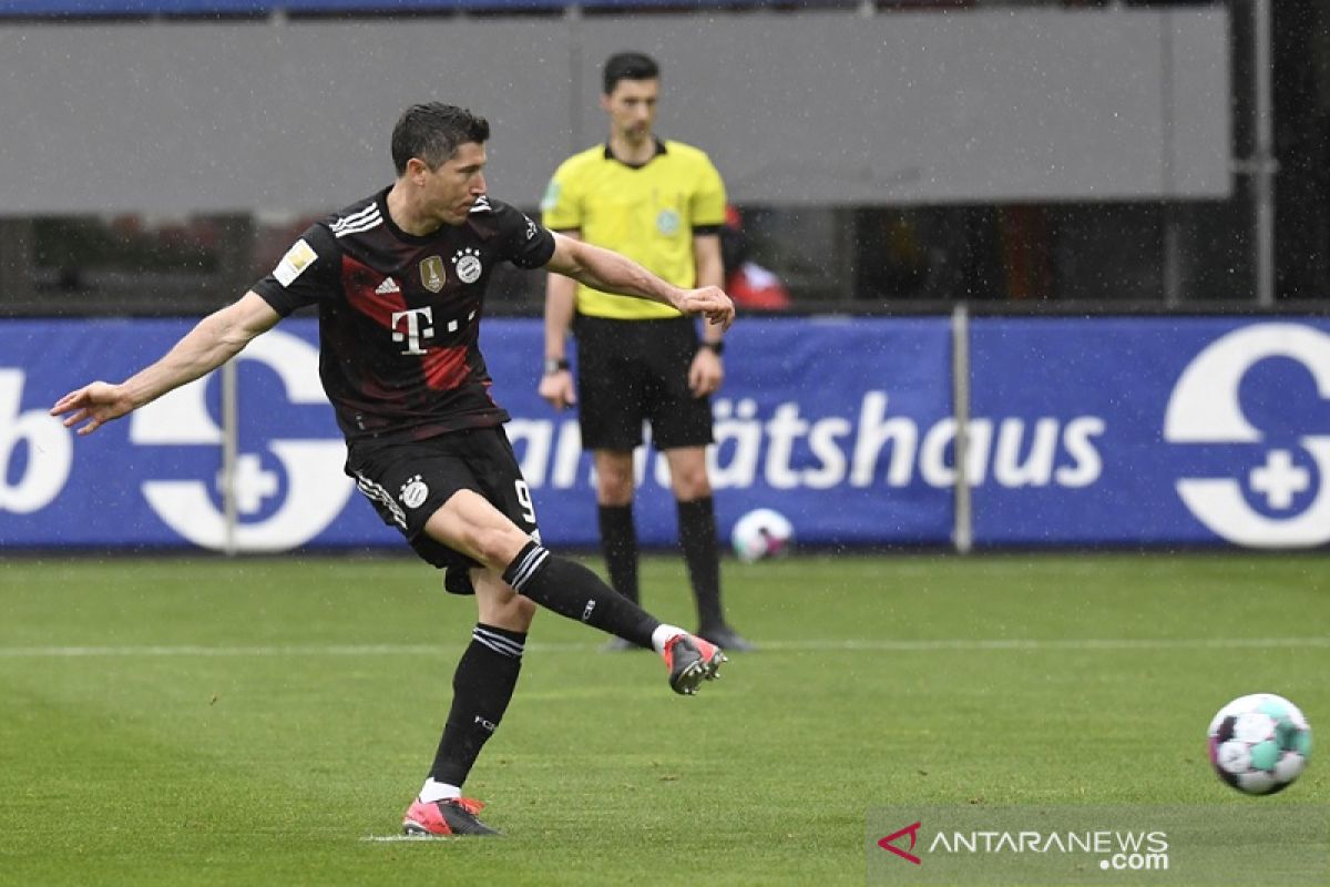 Muenchen diimbangi Freiburg 2-2