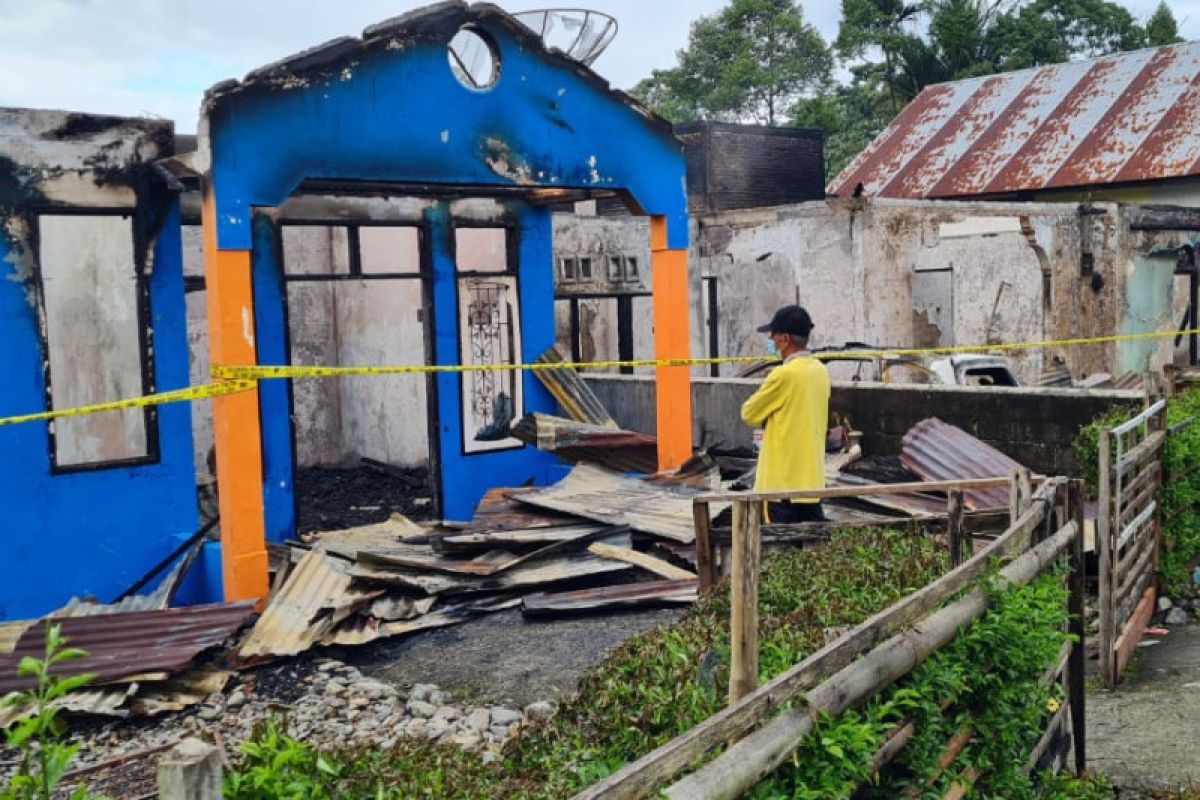 Dua rumah di Pasaman terbakar diduga akibat korsleting