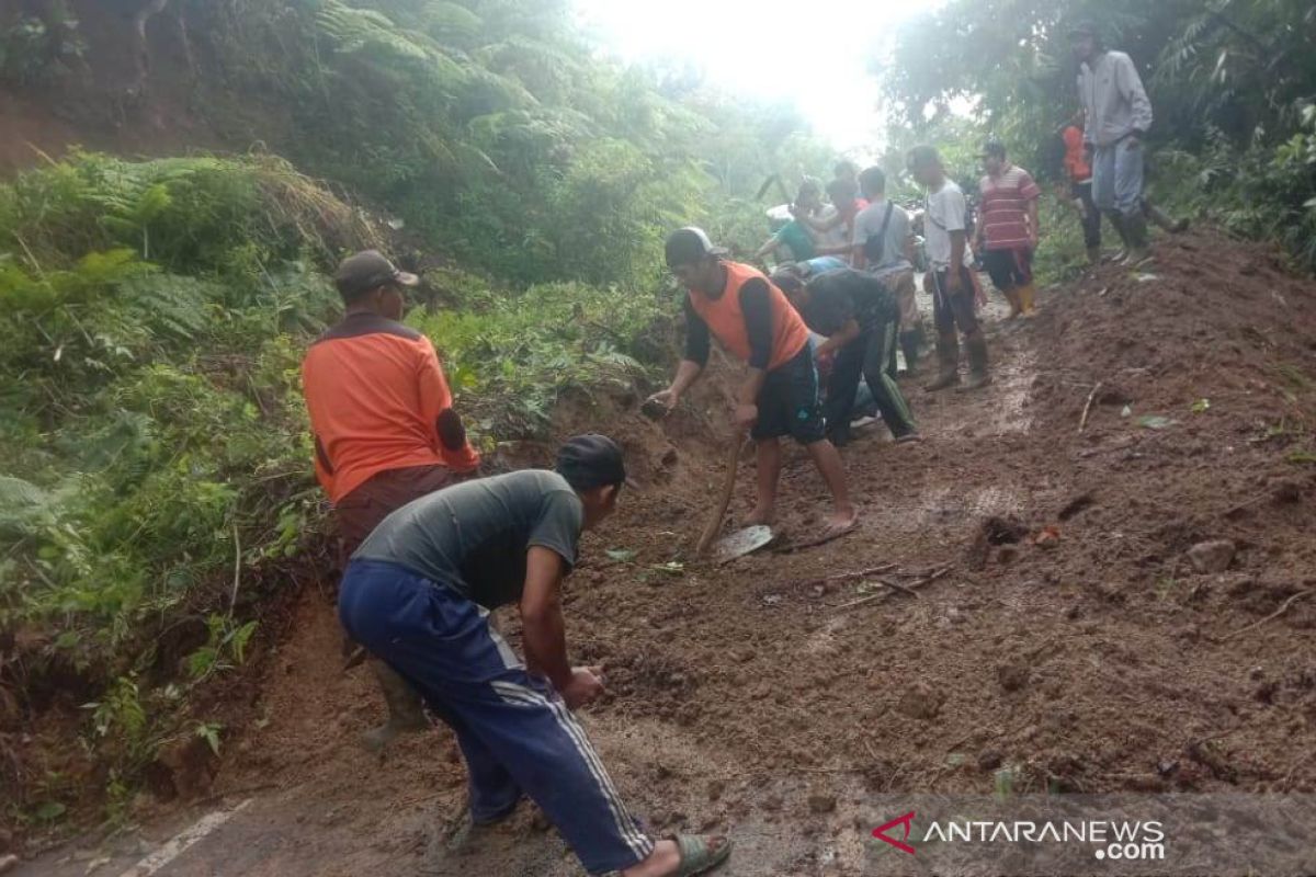 BPBD sebut longsor timbun jalan provinsi di  Rejang Lebong