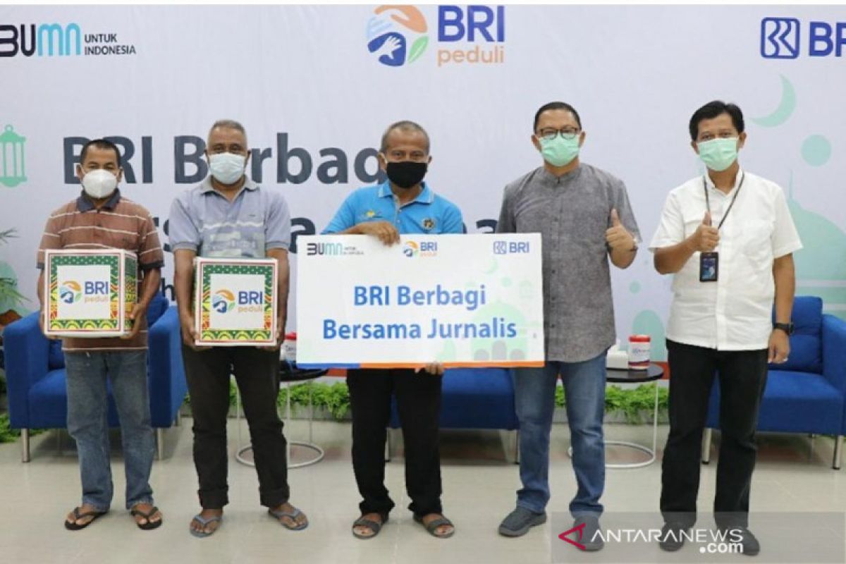 BRI Kanwil Pekanbaru berbagi kepada jurnalis di bulan suci