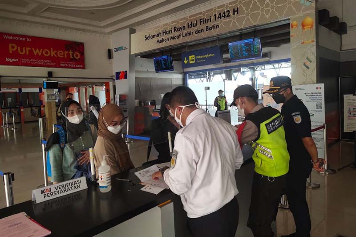 Tak lengkapi persyaratan, 62 calon penumpang di Stasiun Purwokerto ditolak naik kereta api