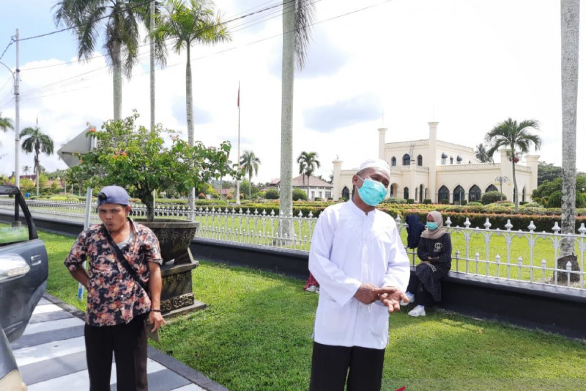 Tidur di masjid demi kunjungi Istana Siak, pengunjung kecewa ternyata masih tutup