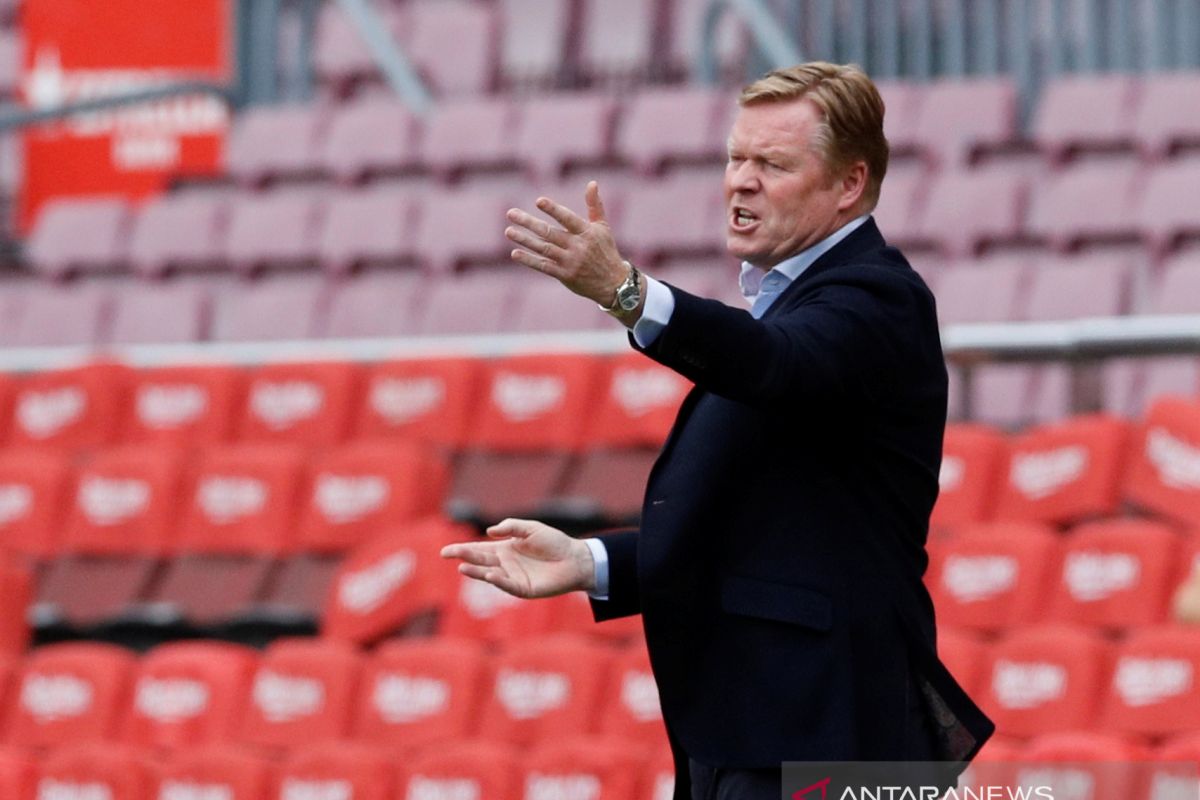 Ronald Koeman optimistis tetap latih Barcelona