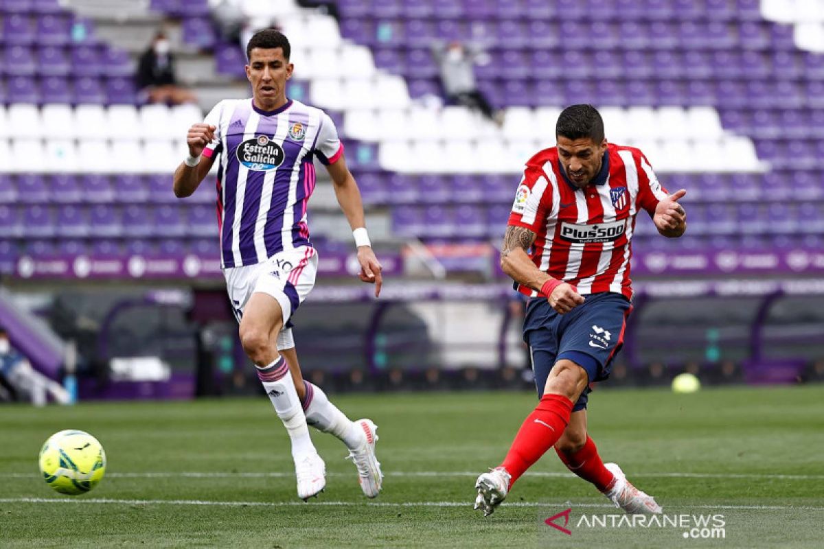 Suarez tetap bertahan di Atletico setidaknya semusim lagi