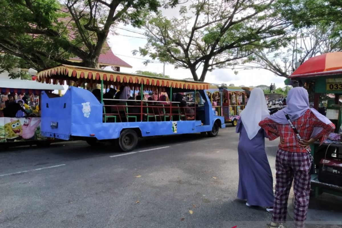 Istana Siak masih tutup, wisatawan pilih naik odong-odong