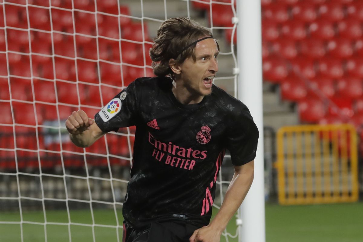 Modric resmi bertahan di Madrid