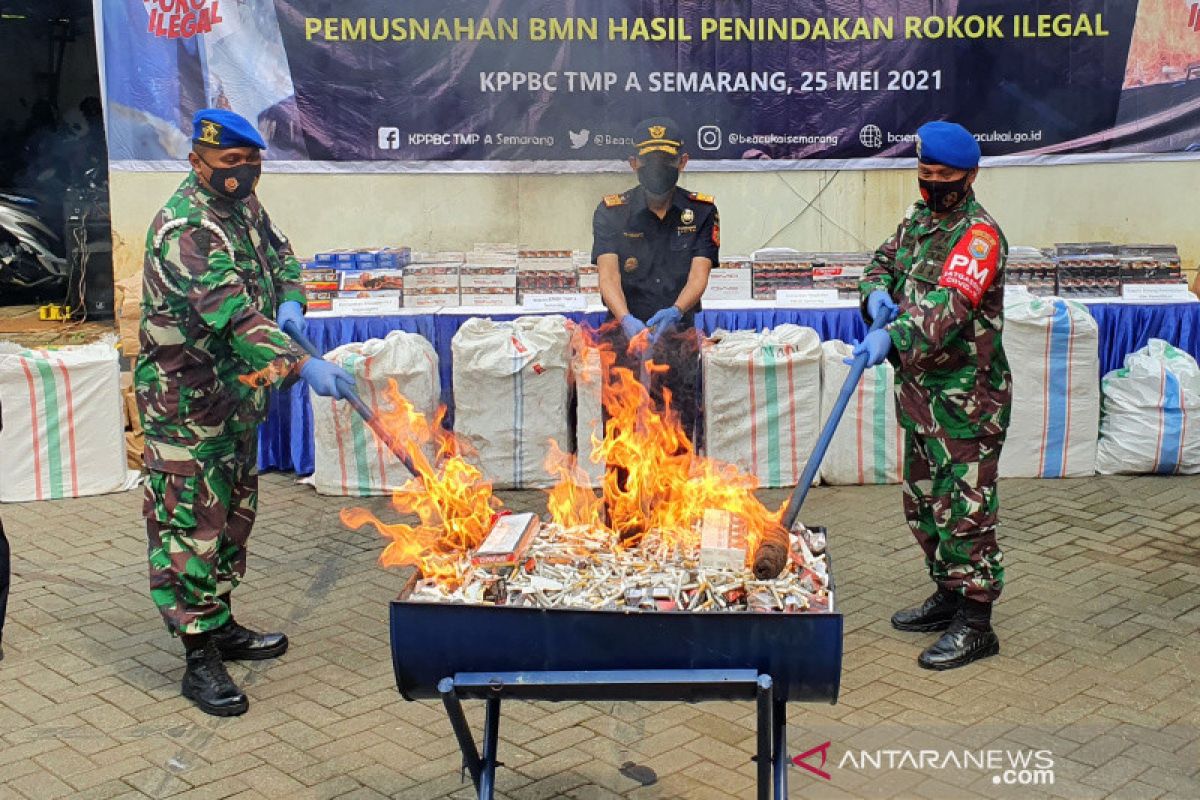 Rokok ilegal senilai Rp2 miliar dimusnahkan