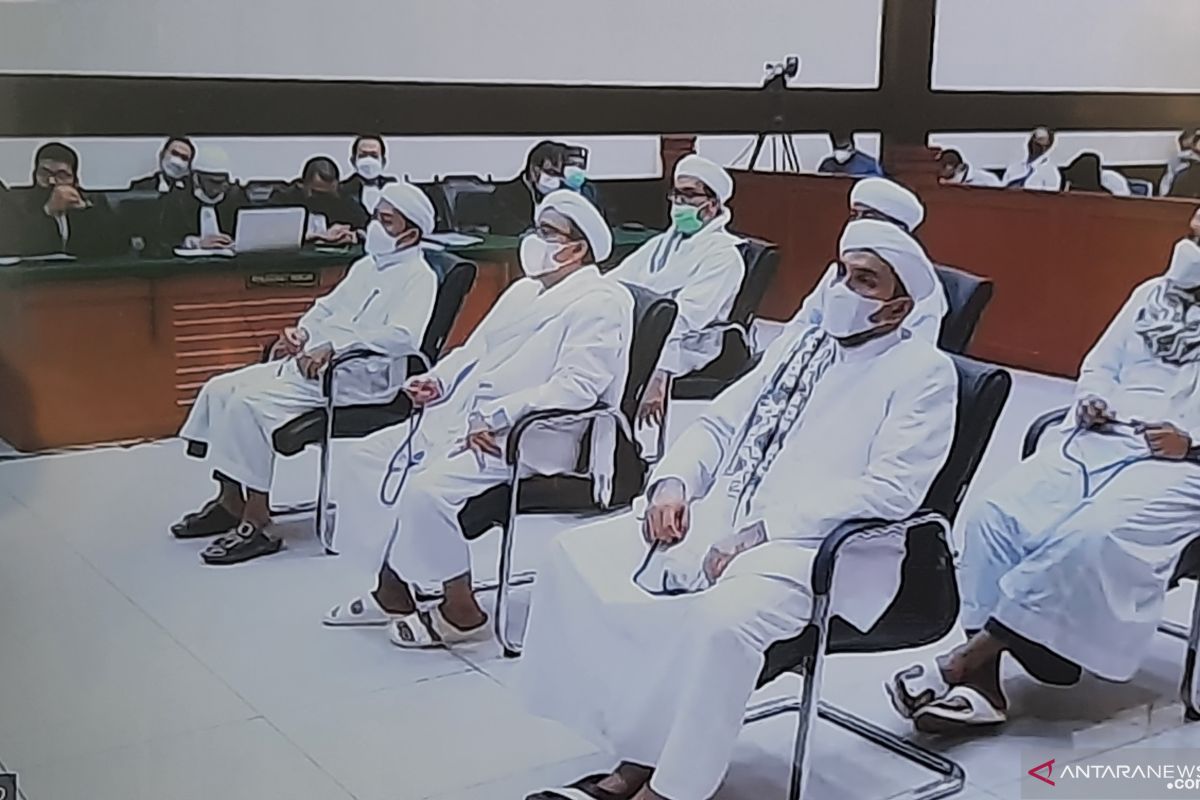 Rizieq Shihab divonis delapan bulan penjara untuk kasus kerumunan Petamburan