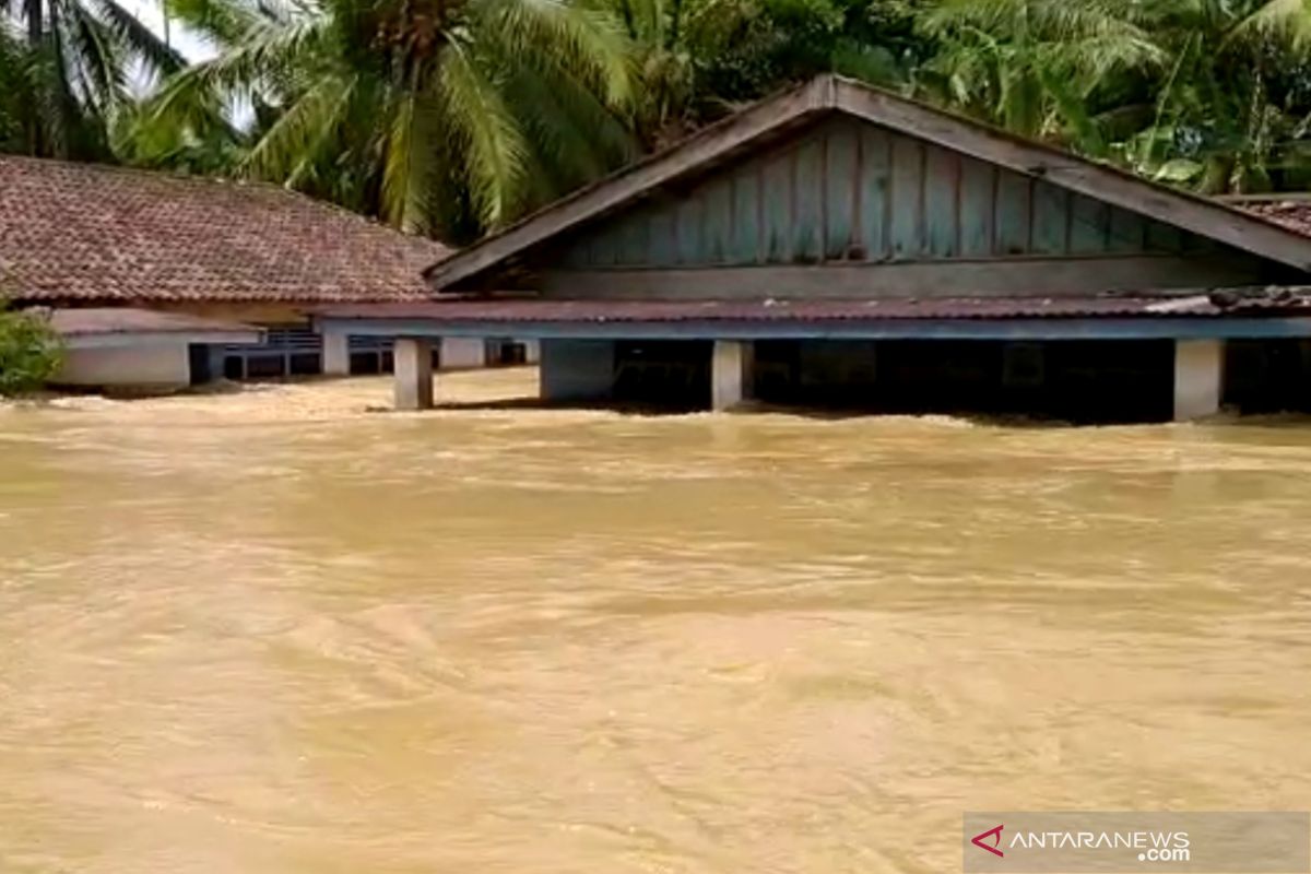 Banjir akibat luapan sungai Lakitan landa lima desa di Musi Rawas