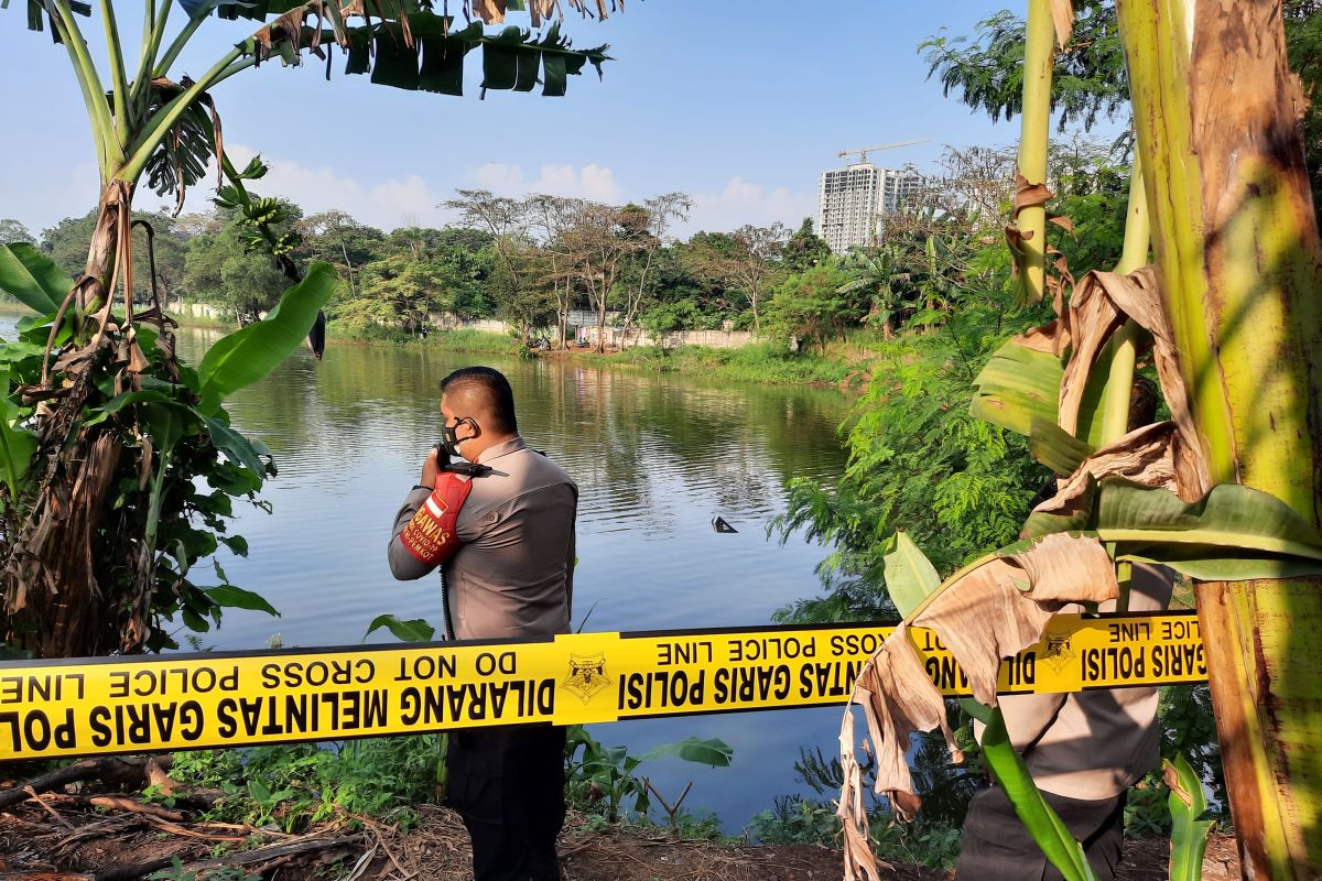 Helikopter jatuh masih di dalam Situ Rawa Cibubur, pilot dan awak heli selamat