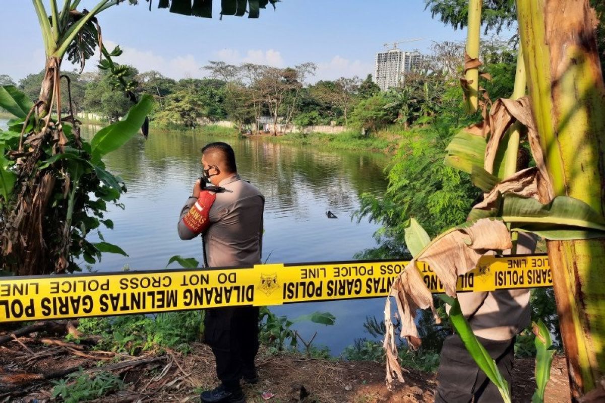 Helikopter yang jatuh masih di dalam Situ Rawa Jemblung Buperta Cibubur