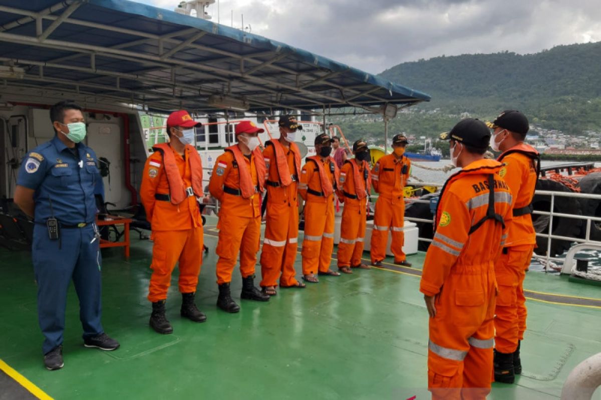 KN SAR Bhisma cari penumpang terjun ke laut di Banggai