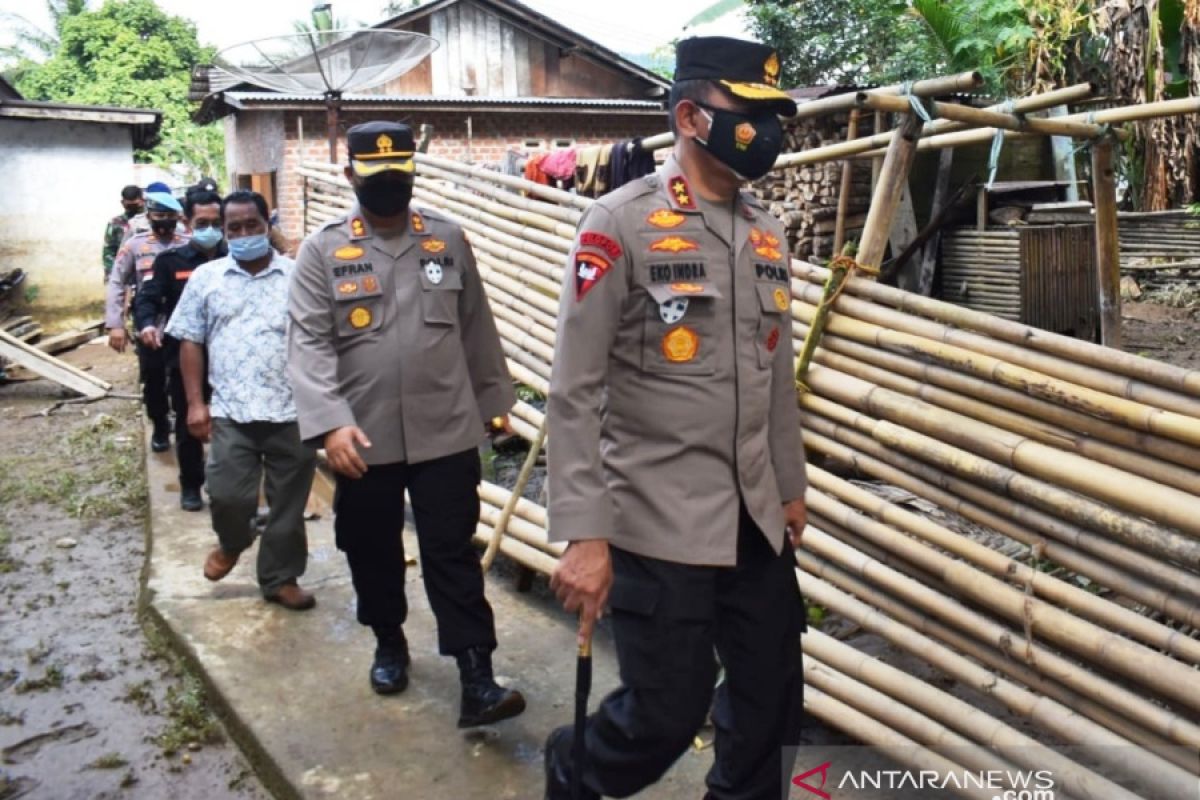 Polda Sumsel bantu kebutuhan pokok ratusan korban banjir di Musirawas