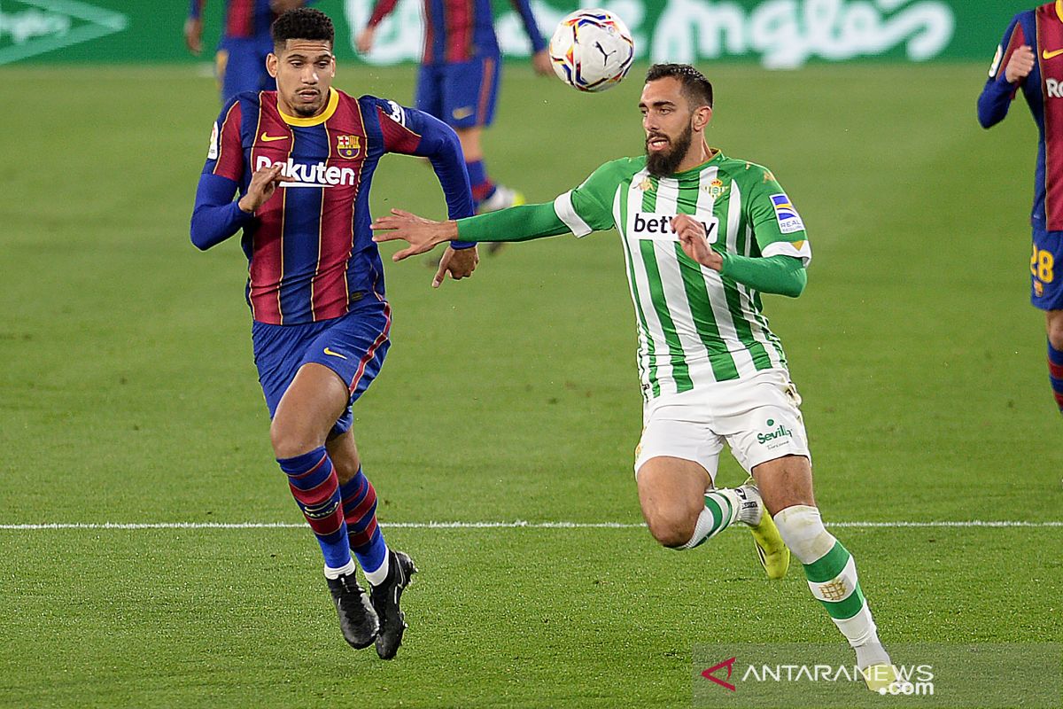 Ronald Araujo ingin bertahan lama di Barcelona