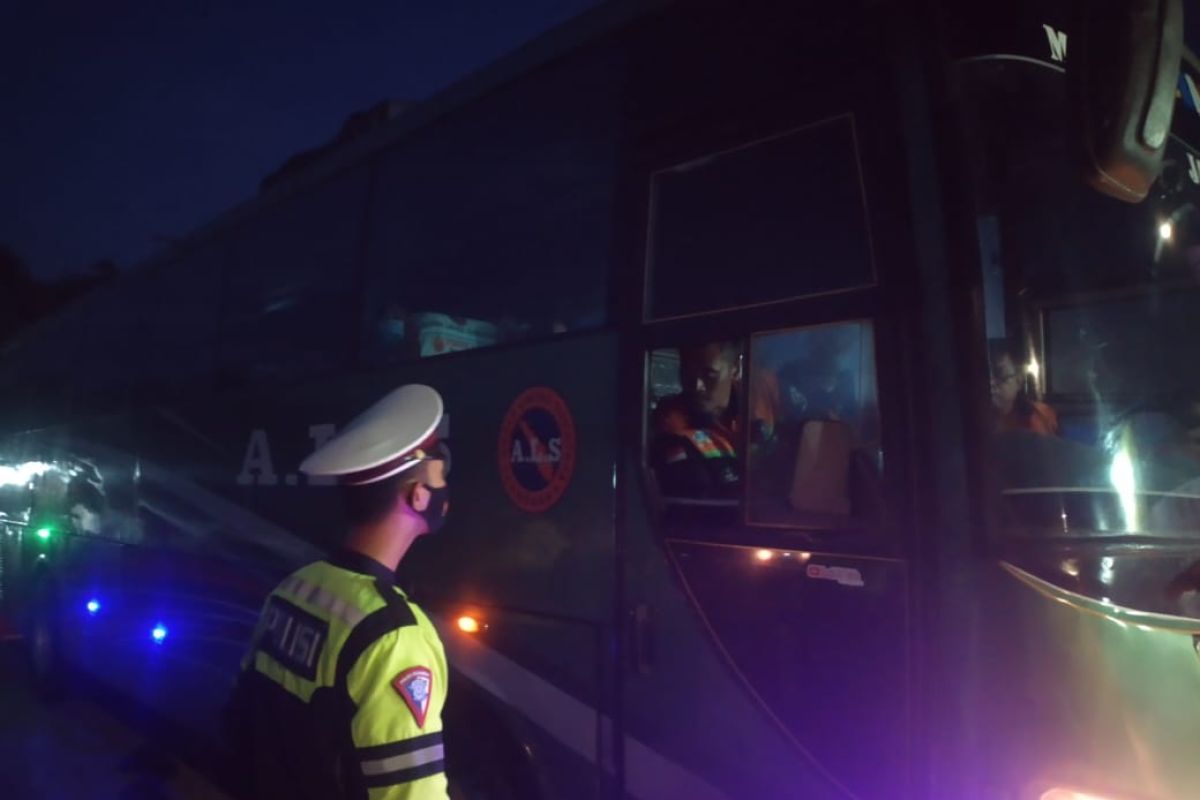 Gerbang Tol Trans Sumatera Simpang Pematang Mesuji ramai lancar